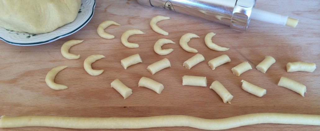 Making German Vanilla Horn Cookies