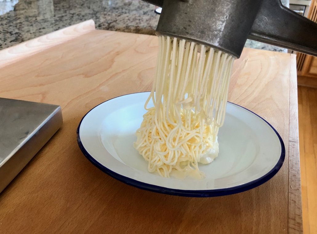 Preparation of Spaghettieis - Spaghetti Ice Cream