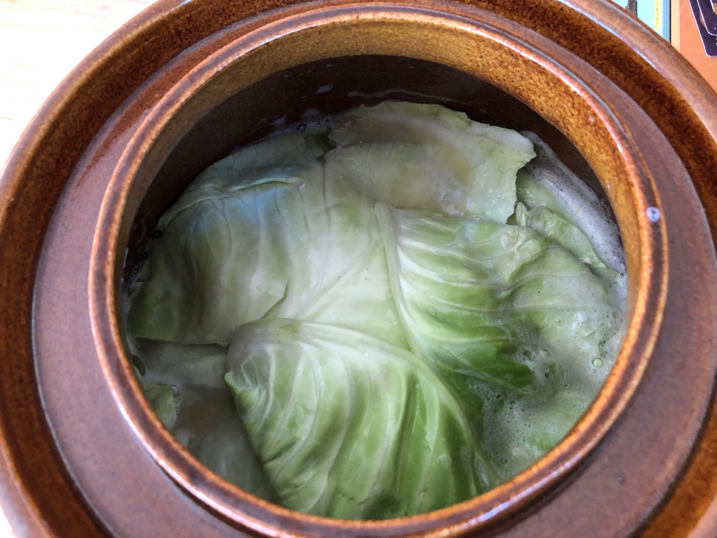 Preparation of fermenting the cabbage