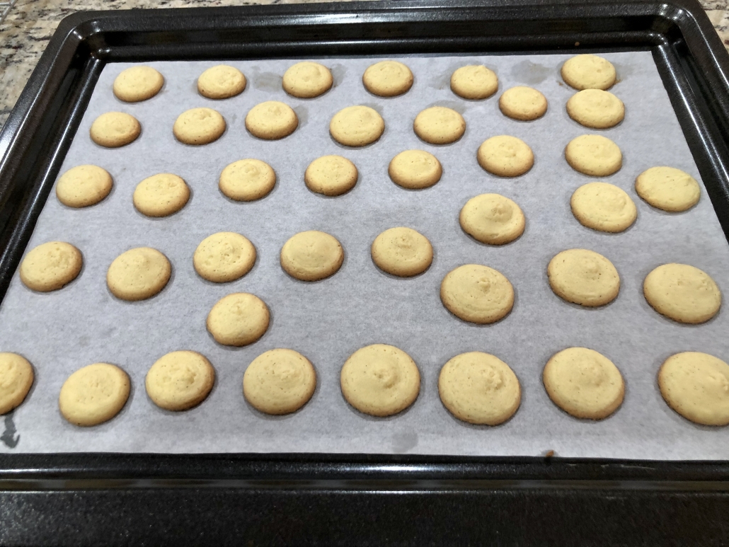 Baking of the hazelnut taler cookies