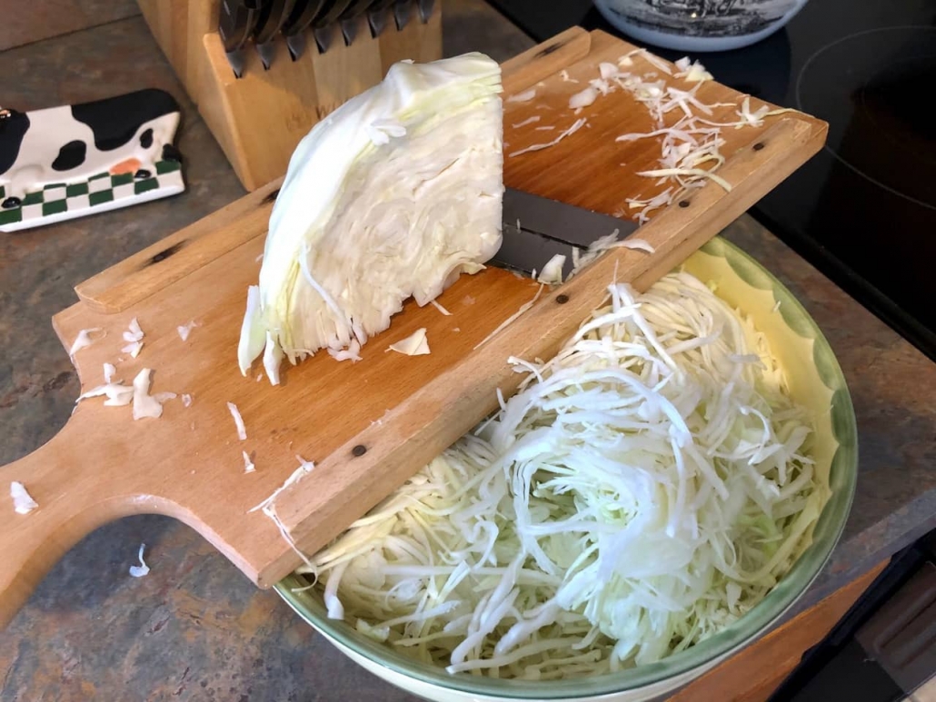Cutting white cabbage