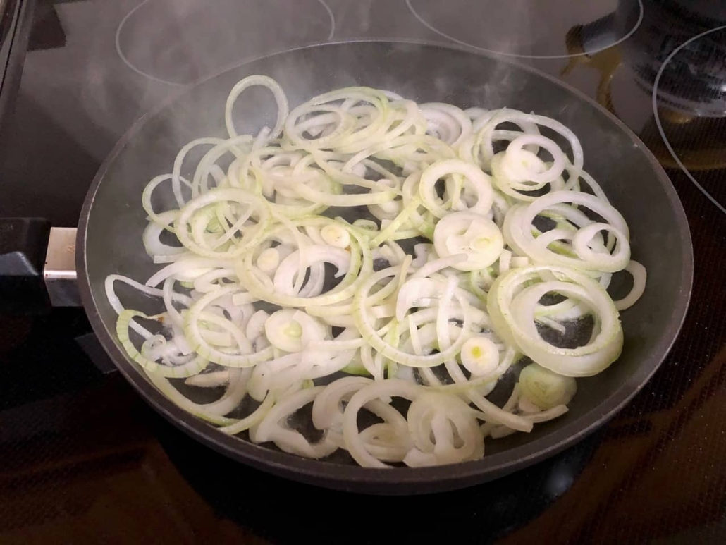 Preparation of onions for recipe Heaven and Earth