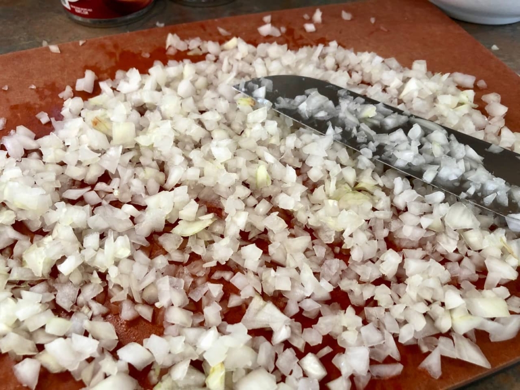 Preparation of onions for curry sauce